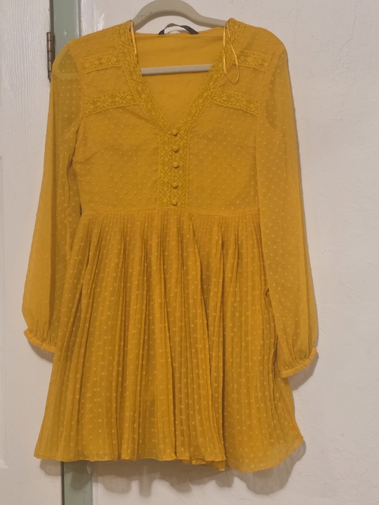 Zara Dresses & Skirts - Zara Mustard Yellow Long Sleeve Pleated Mini Dress